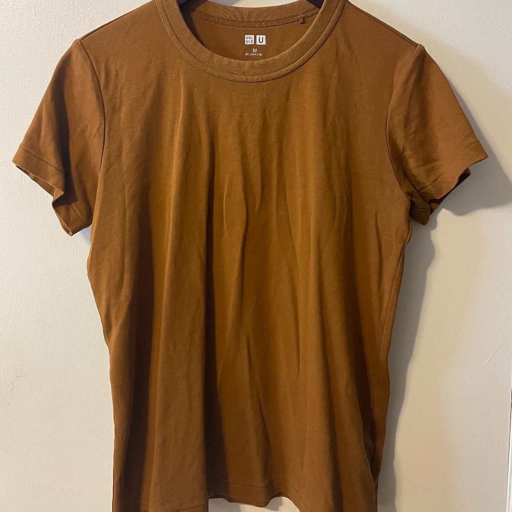 Uniqlo fitted T shirt